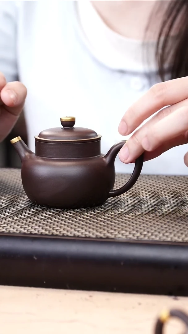 茶壶紫砂四号井茄皮紫泥描金言心150cc