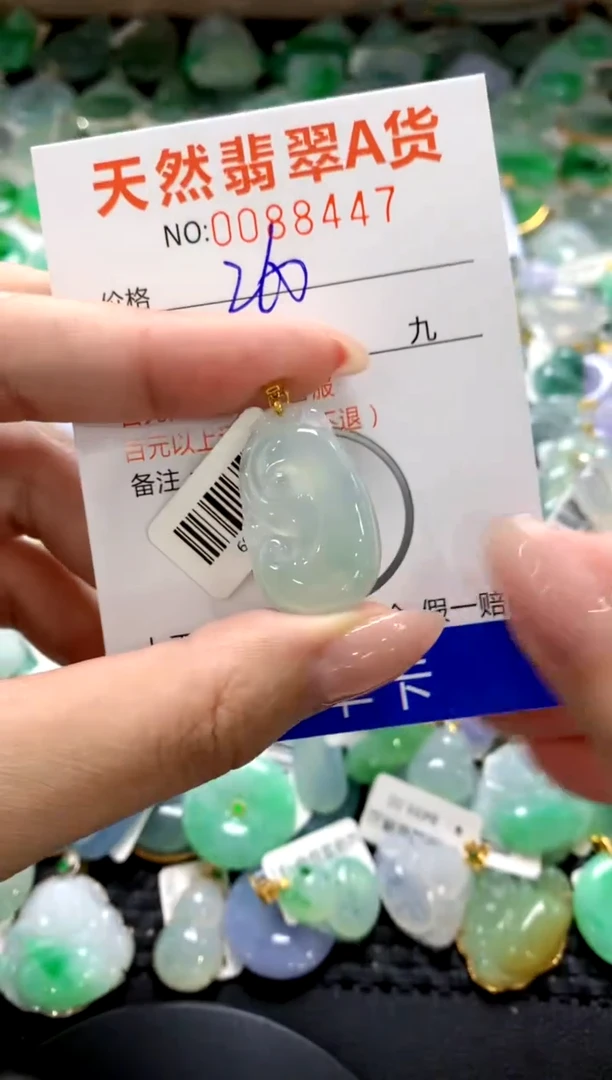 翡翠18K金镶嵌颈饰1111111111111111