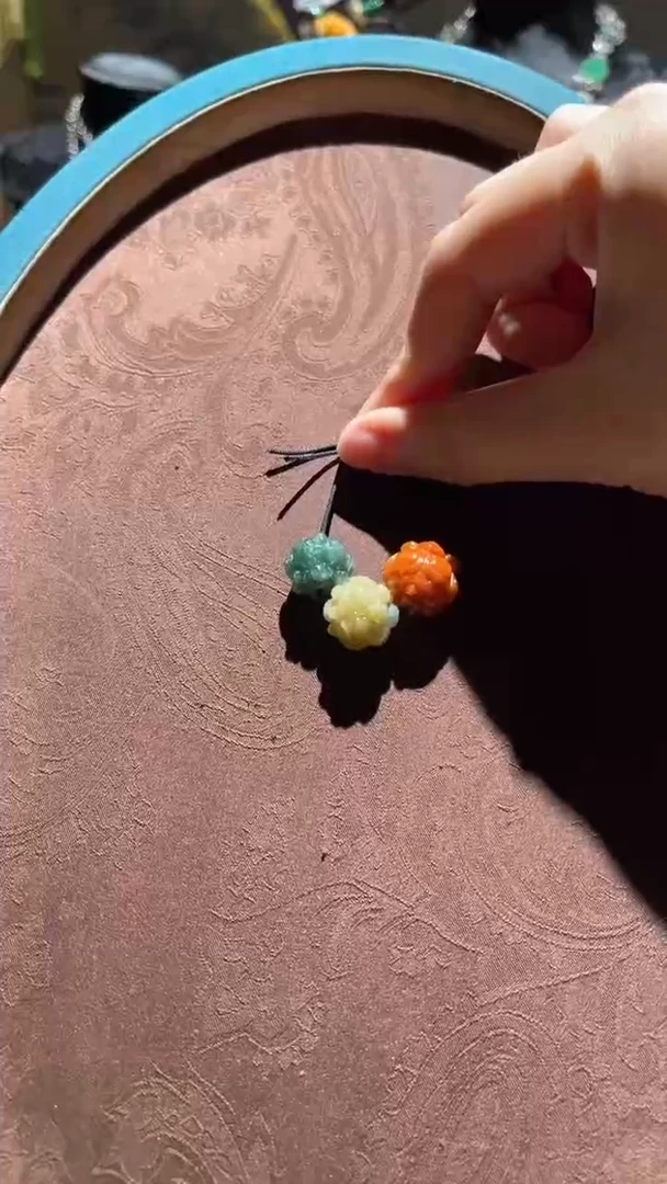 翡翠挂件未镶嵌红翡绿翠