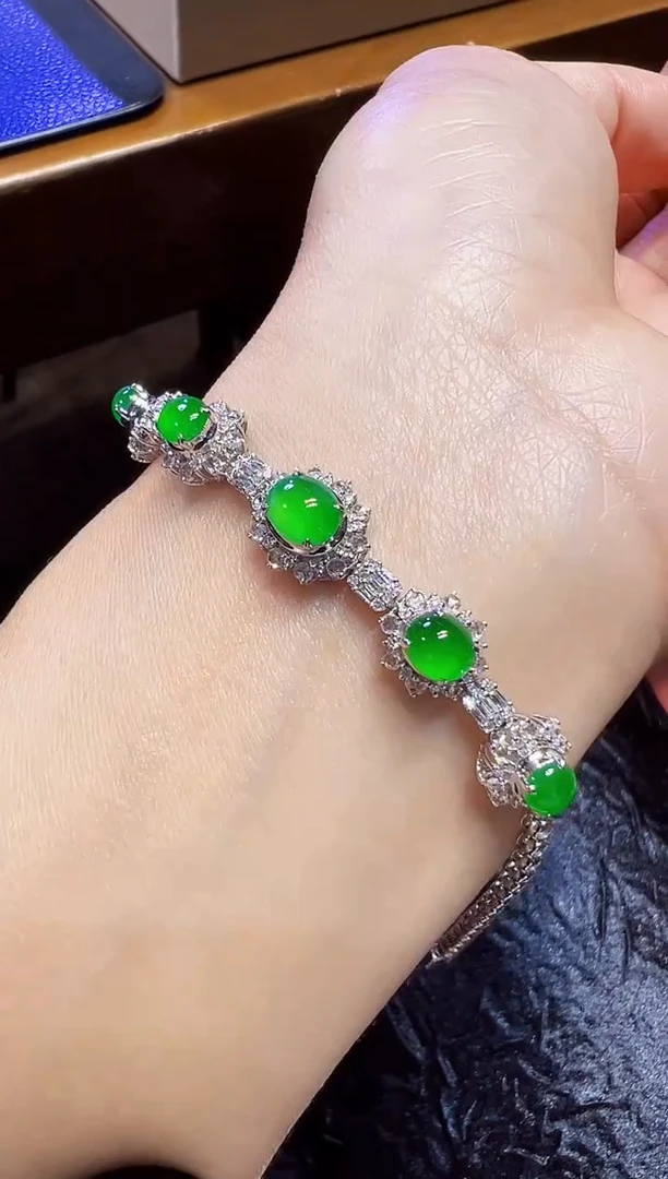 18K金镶嵌手链翡翠蛋面