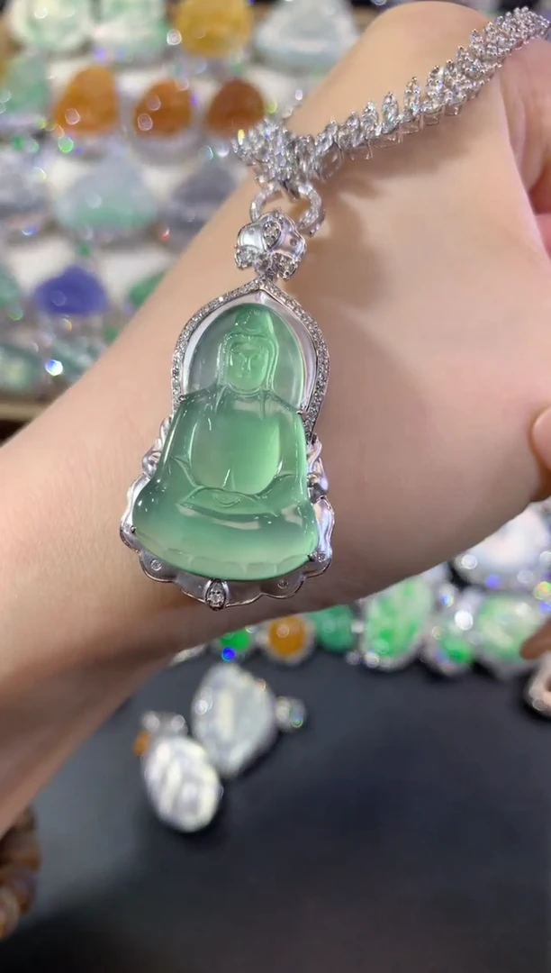 吊坠(不含链)18K金镶嵌翡翠77-观音（不含链扣