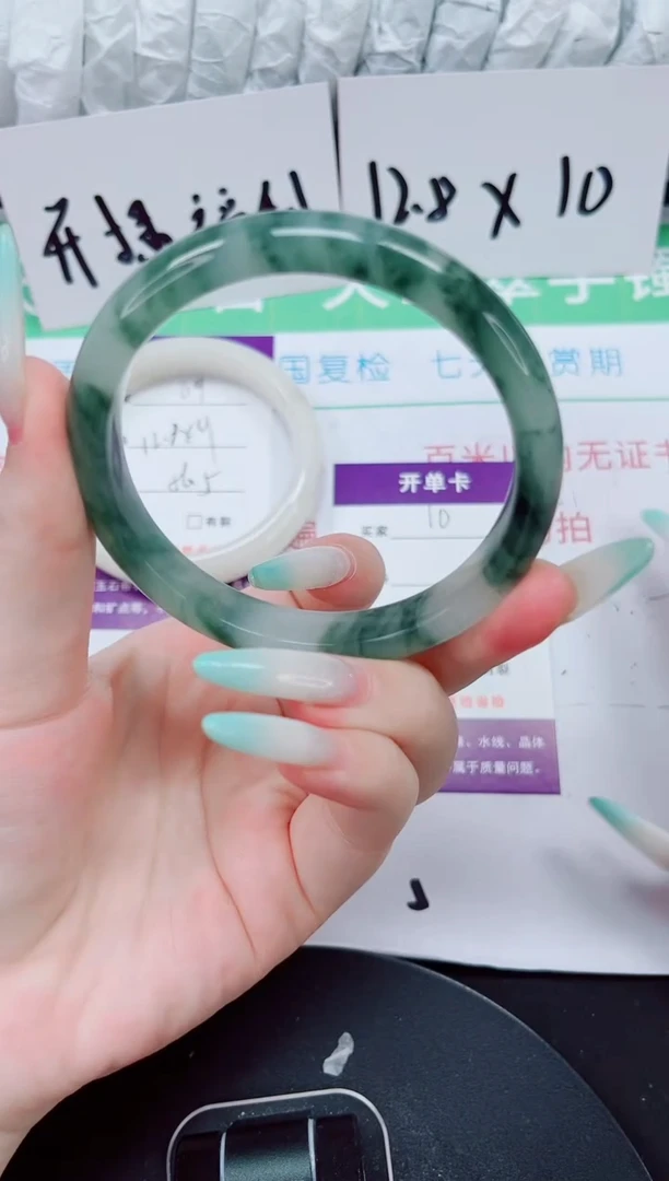 石英质玉手镯未镶嵌10-58/59