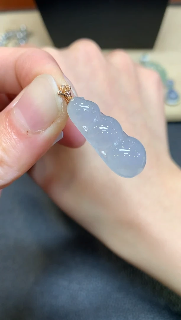 【闪购商品】翡翠颈饰18K金镶嵌福豆【无服务费】