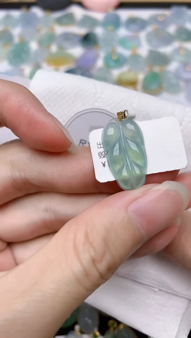 翡翠18K金镶嵌颈饰天然A货翡翠