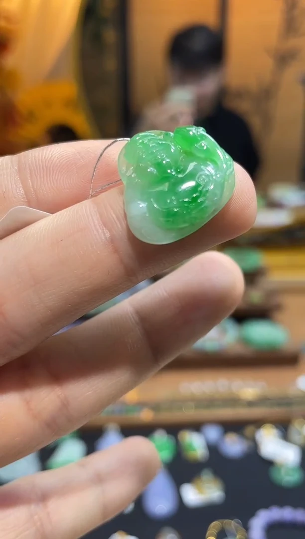 颈饰未镶嵌翡翠财神