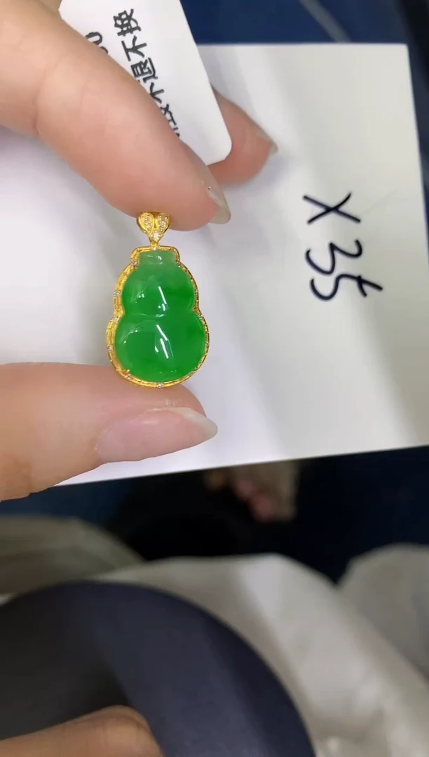 颈饰18K金镶嵌翡翠缅甸天然翡翠A货