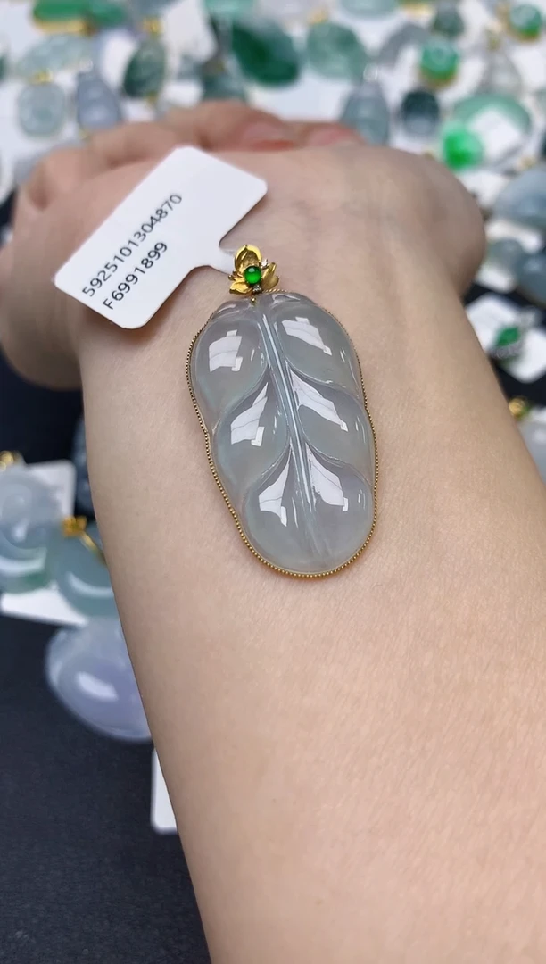 颈饰18K金镶嵌翡翠天然缅甸A货翡翠