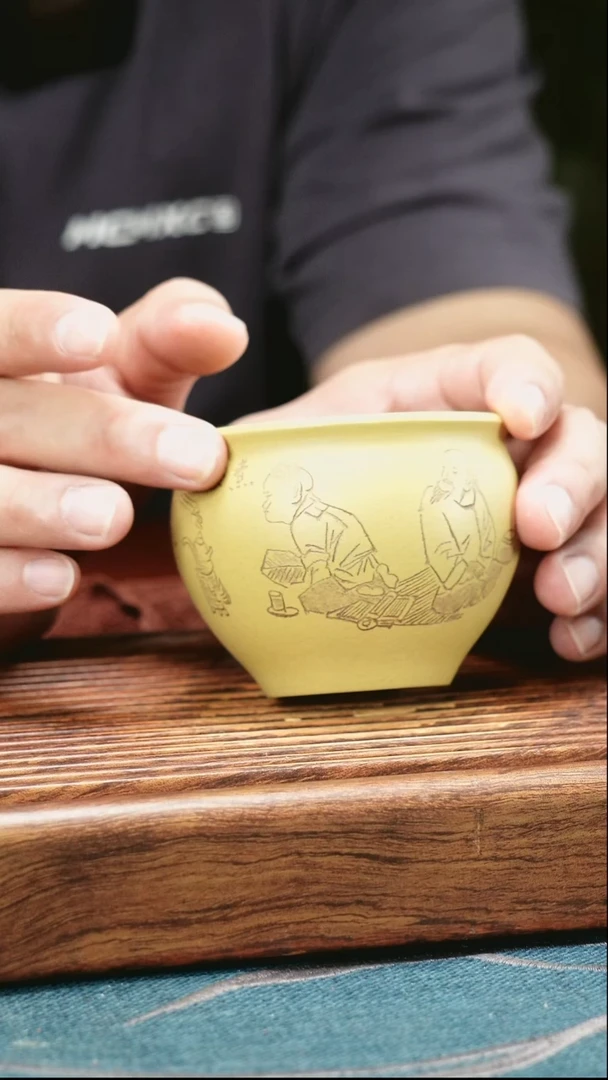 茶杯紫砂段泥煮茶图