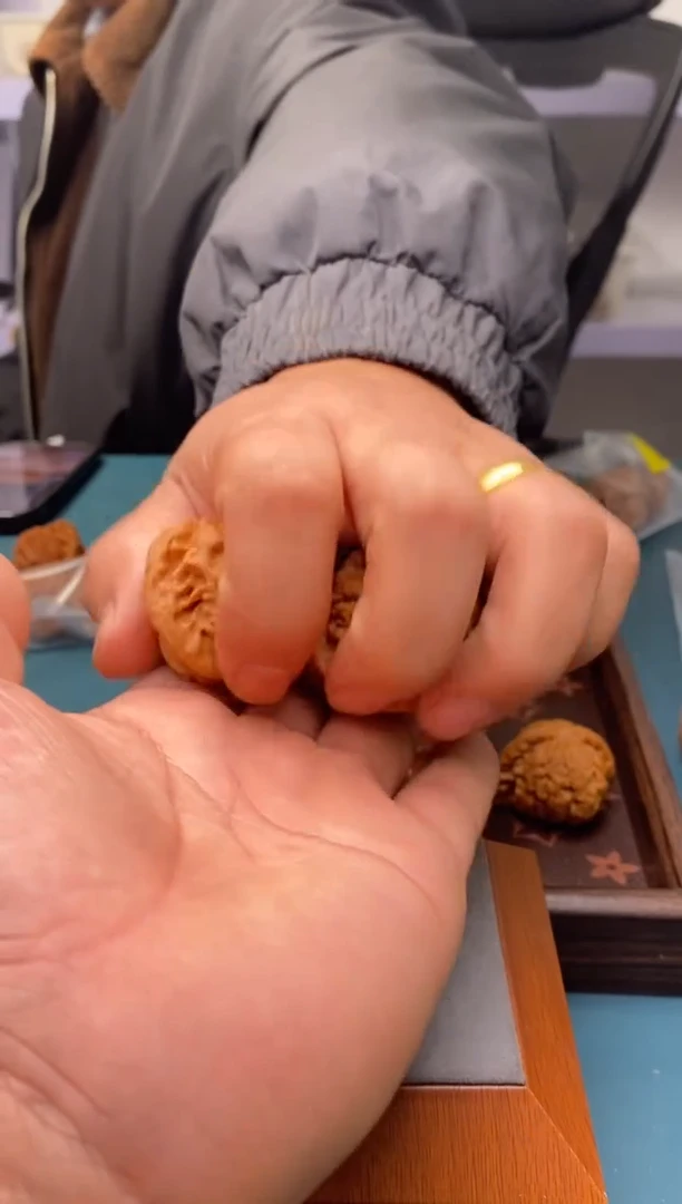 把件文玩核桃刘*里老款闷尖389