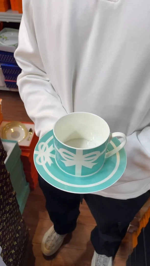 杯鸿辉家品牌瓷器，京东包邮！