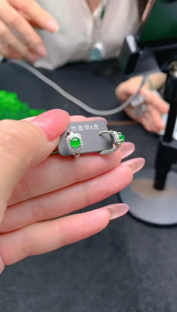 翡翠未镶嵌颈饰天然A货翡翠