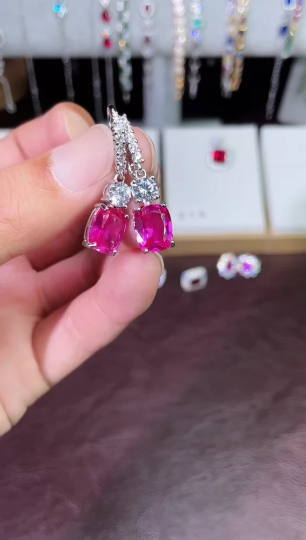 足铂镶嵌合成（培育）红宝石耳饰热粉耳坠