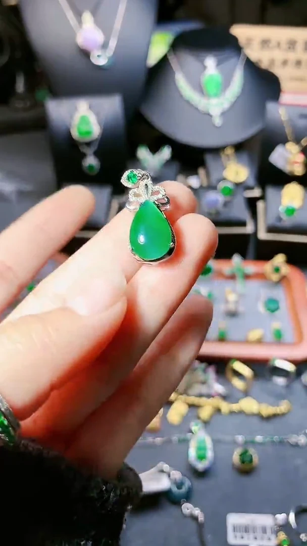 【闪购商品】翡翠吊坠(赠链)银S925镶嵌吊坠