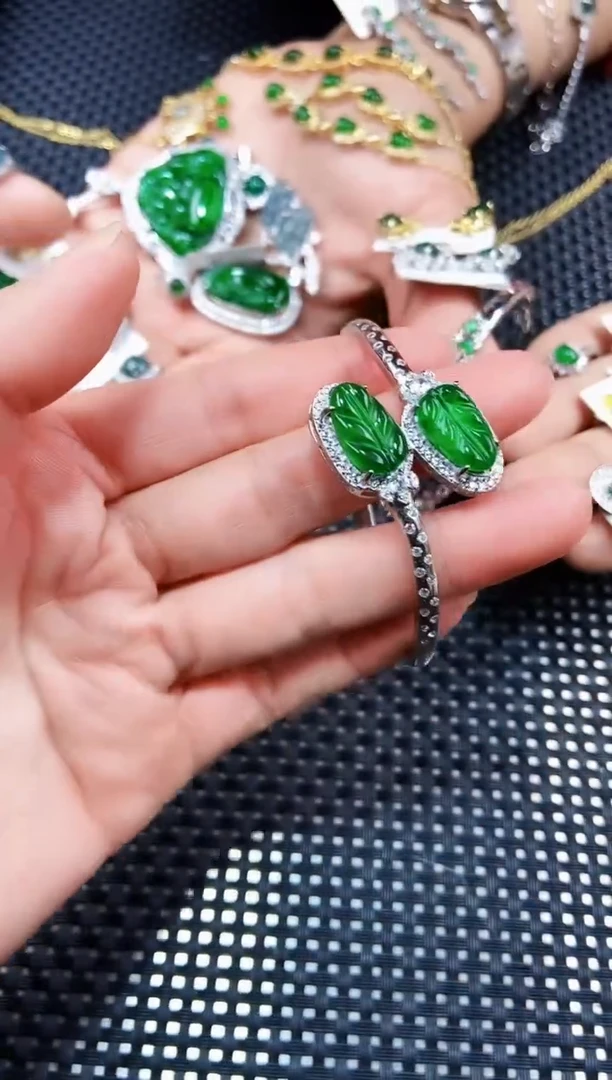 【闪购商品】翡翠手镯未镶嵌11111111