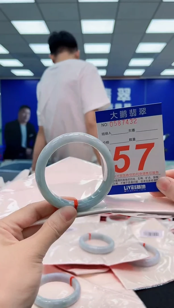 翡翠手镯未镶嵌AAAAAAAAA