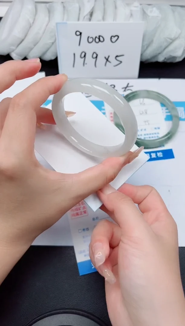 【闪购商品】石英质玉手镯未镶嵌G67-56