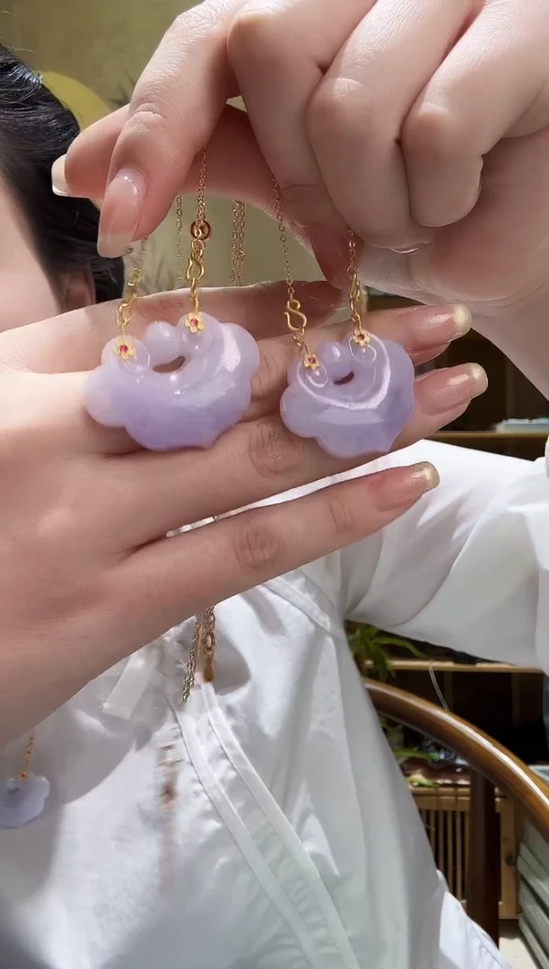 颈饰未镶嵌翡翠多样发其一个