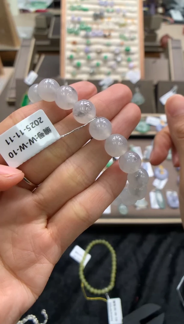 颈饰未镶嵌翡翠珠串乌鸡