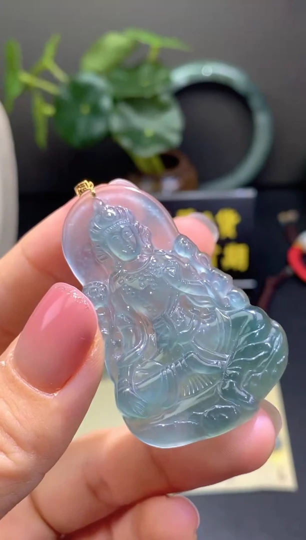 翡翠18K金镶嵌颈饰翡翠吊坠