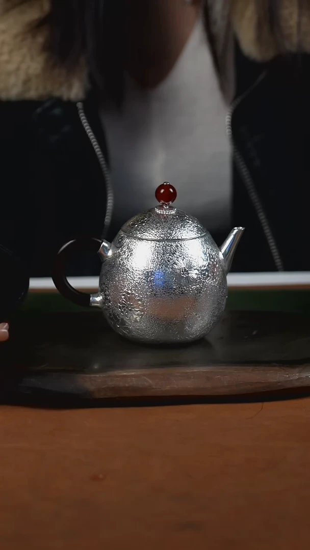 手工锤纹小雏菊龙蛋壶