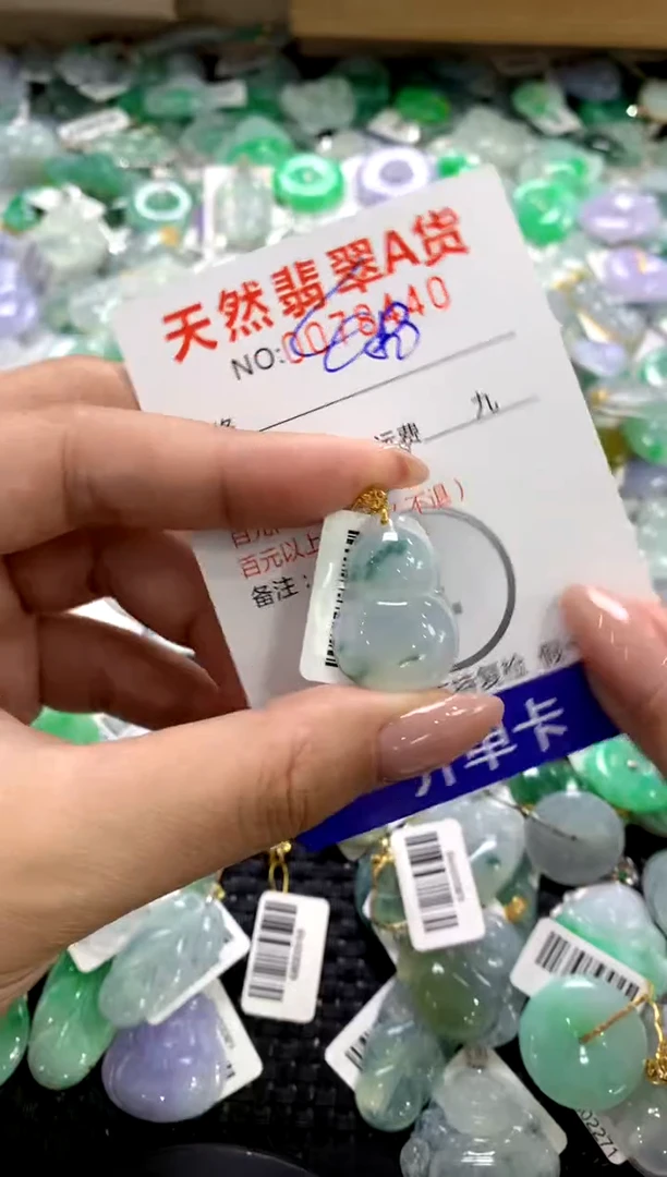 颈饰18K金镶嵌翡翠1