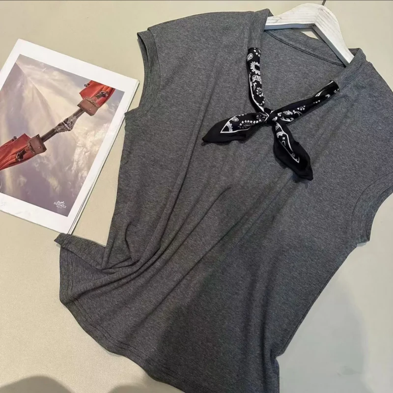 《姚家优麦汇》Y6200夏款V领设计感时尚百搭无袖显瘦上衣女