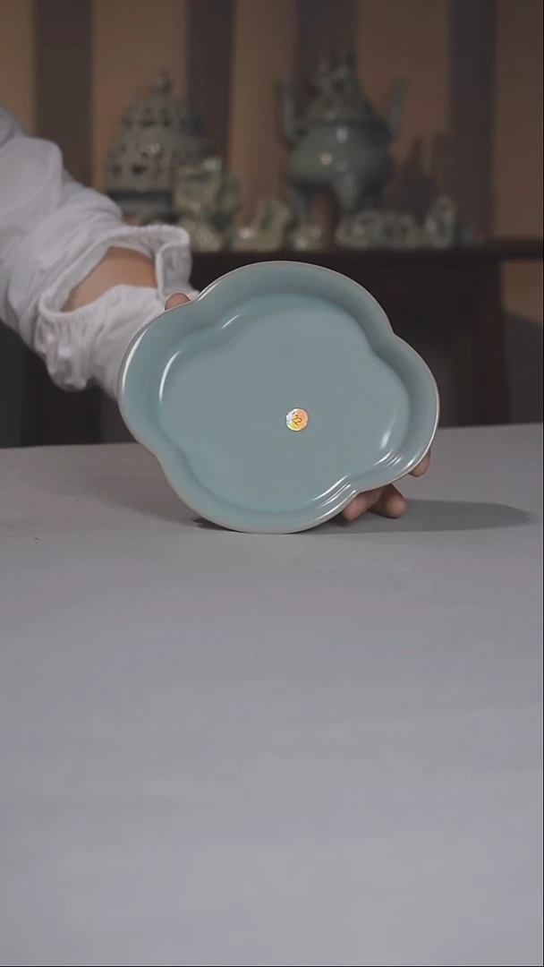 汝瓷22号微瑕海棠盘