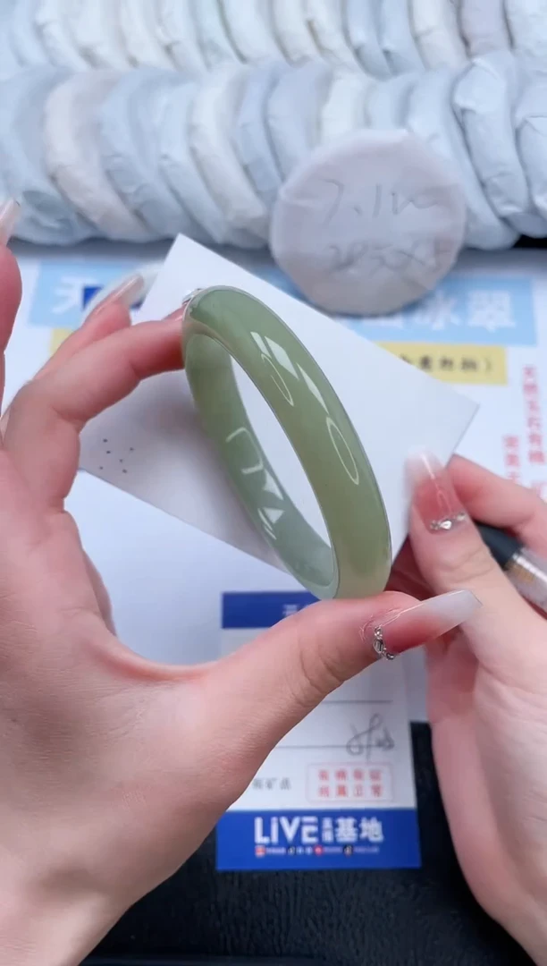 【闪购商品】石英质玉手镯未镶嵌T152-59.3