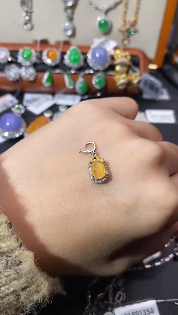 【闪购商品】翡翠吊坠(不含链)18K金镶嵌吊坠