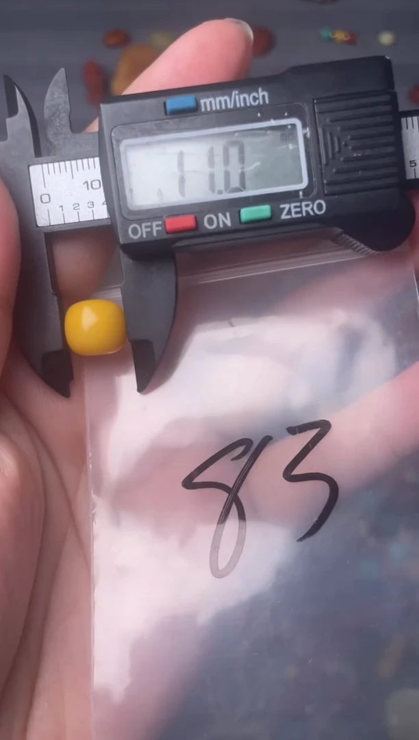 未镶嵌蜜蜡裸石83