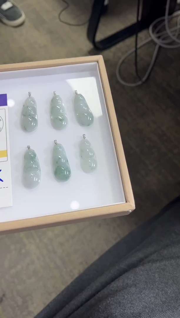 颈饰18K金镶嵌翡翠T132/多样性发一件/配绳子