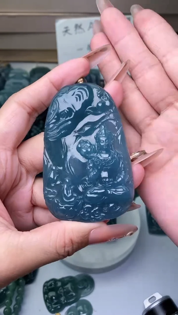 颈饰未镶嵌翡翠