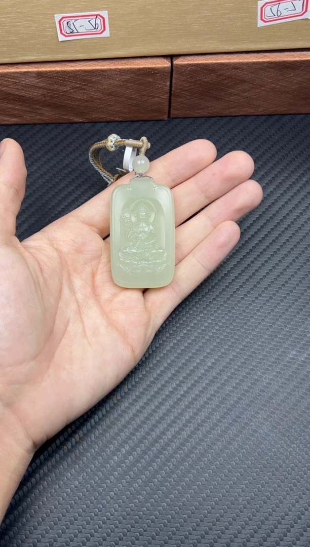 吊坠(赠链)未镶嵌和田玉红**娇且末微色差迪克兰一细吊坠