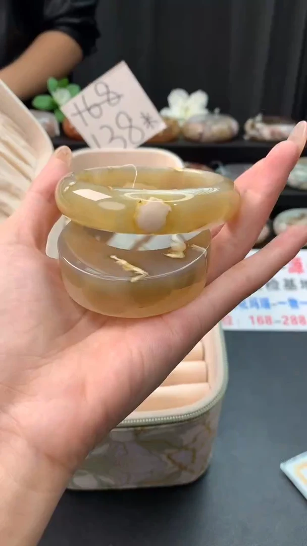 未镶嵌手镯石英质玉（59圈口）赠送镯心