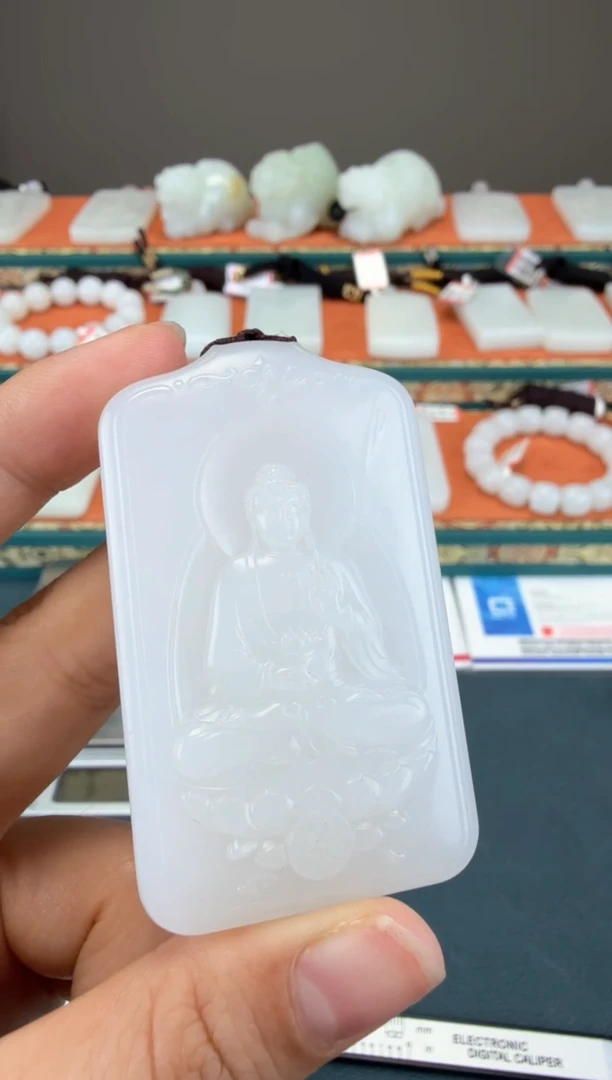 颈饰未镶嵌和田玉1