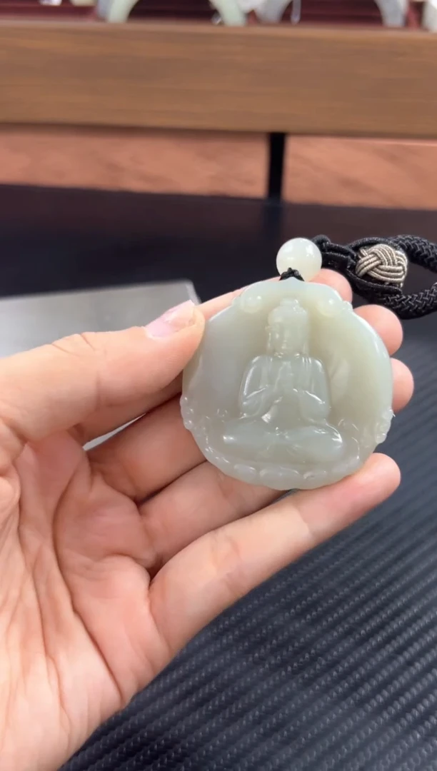 未镶嵌和田玉把件且末微色差近矿s