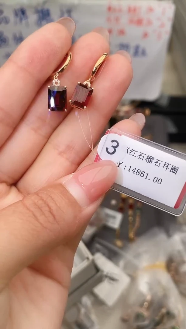 18K金镶嵌耳饰石榴石--专柜--