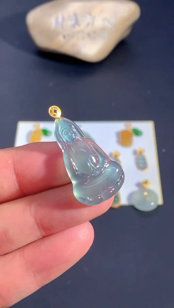颈饰18K金镶嵌翡翠