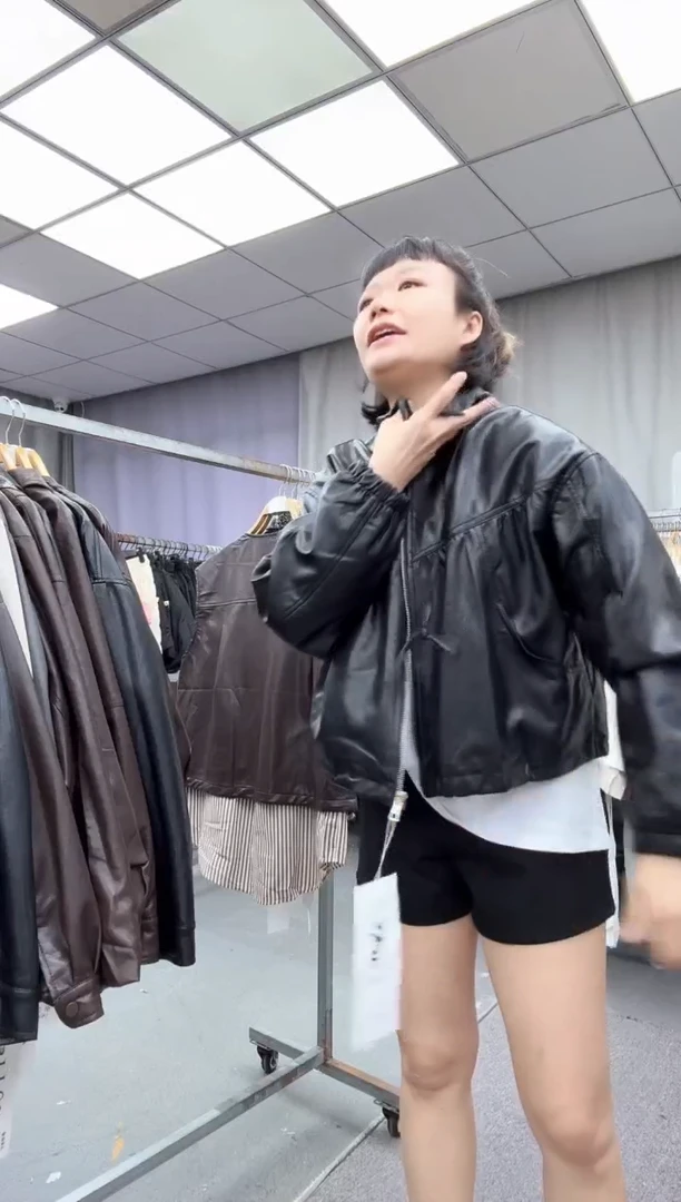 身上皮衣  大哥家漂亮衣服漂亮颜色