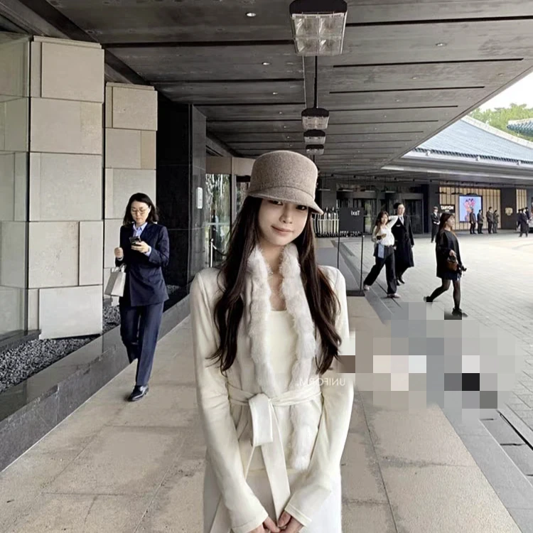 女士外套配腰带显瘦