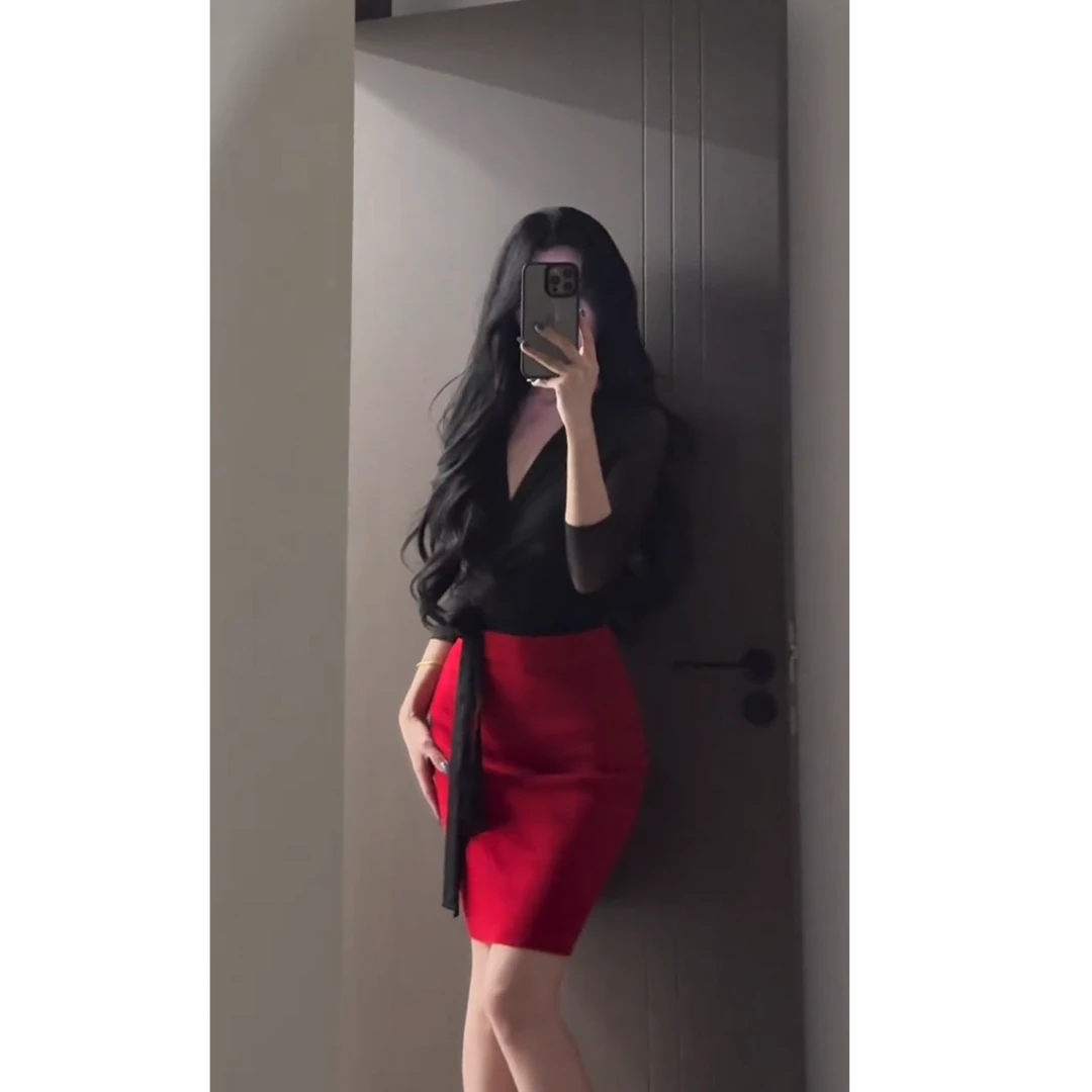 纯欲御姐风黑色绑带V领长袖收腰显瘦上衣女性感包臀半身裙两件套