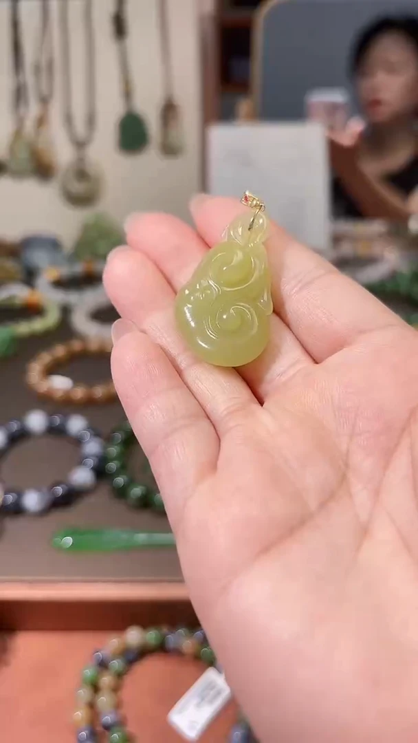 颈饰18K金镶嵌和田玉1