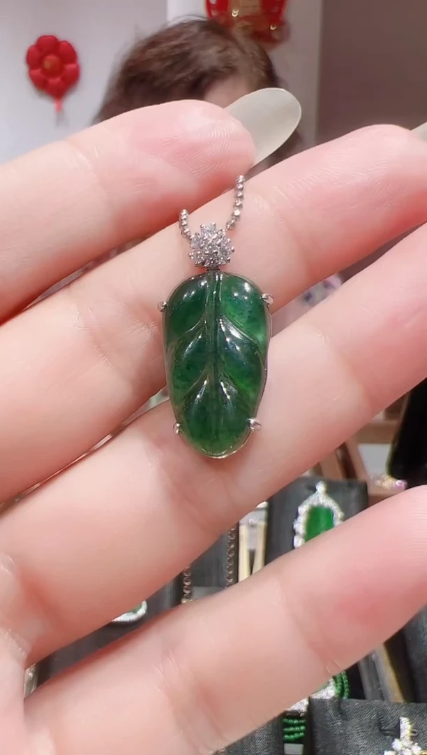 翡翠未镶嵌颈饰202572382