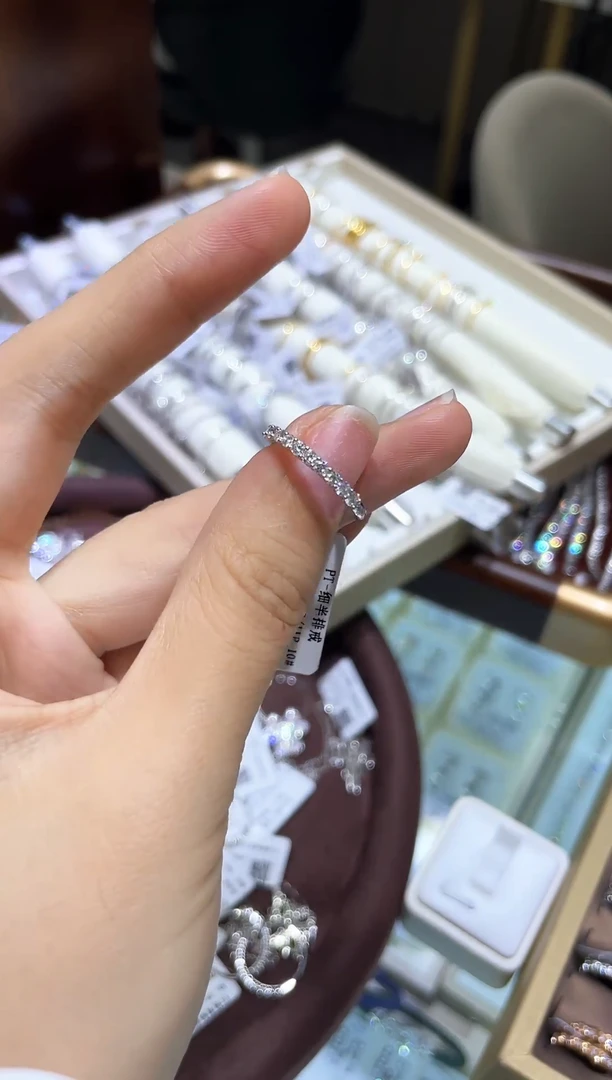 铂Pt950镶嵌合成钻石排戒10圈