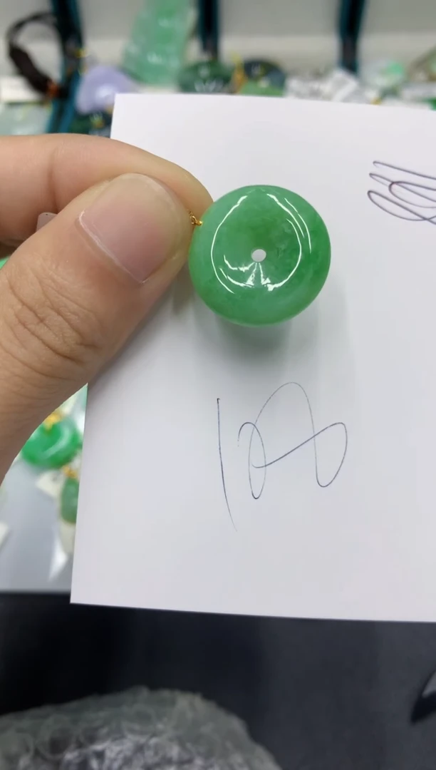 翡翠18K金镶嵌颈饰翡翠