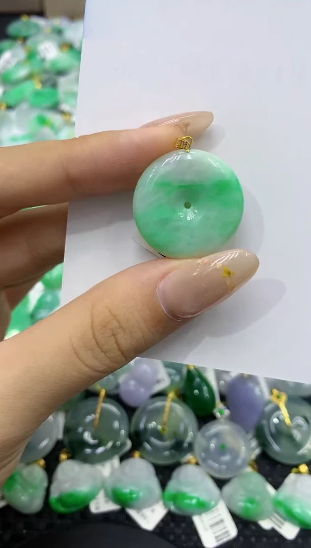 颈饰18K金镶嵌翡翠天然缅甸翡翠A货