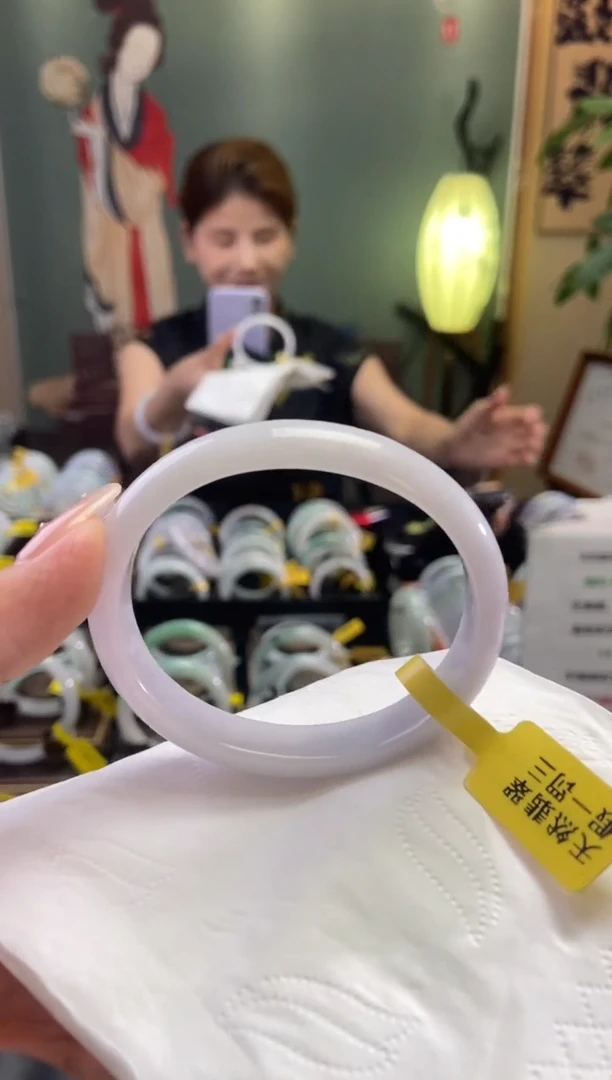 翡翠手镯未镶嵌.****免52-53圈口x