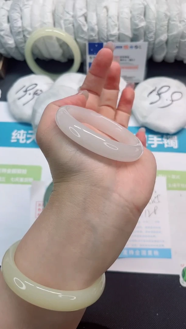 石英质玉手镯未镶嵌286-