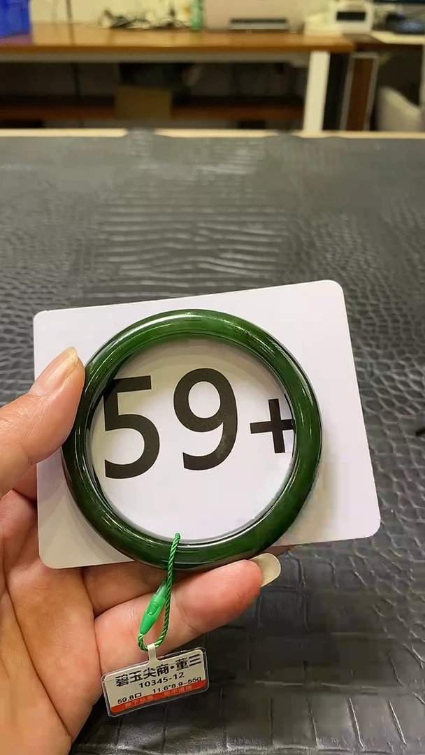 【闪购商品】和田玉碧玉手镯59.8未镶嵌一个