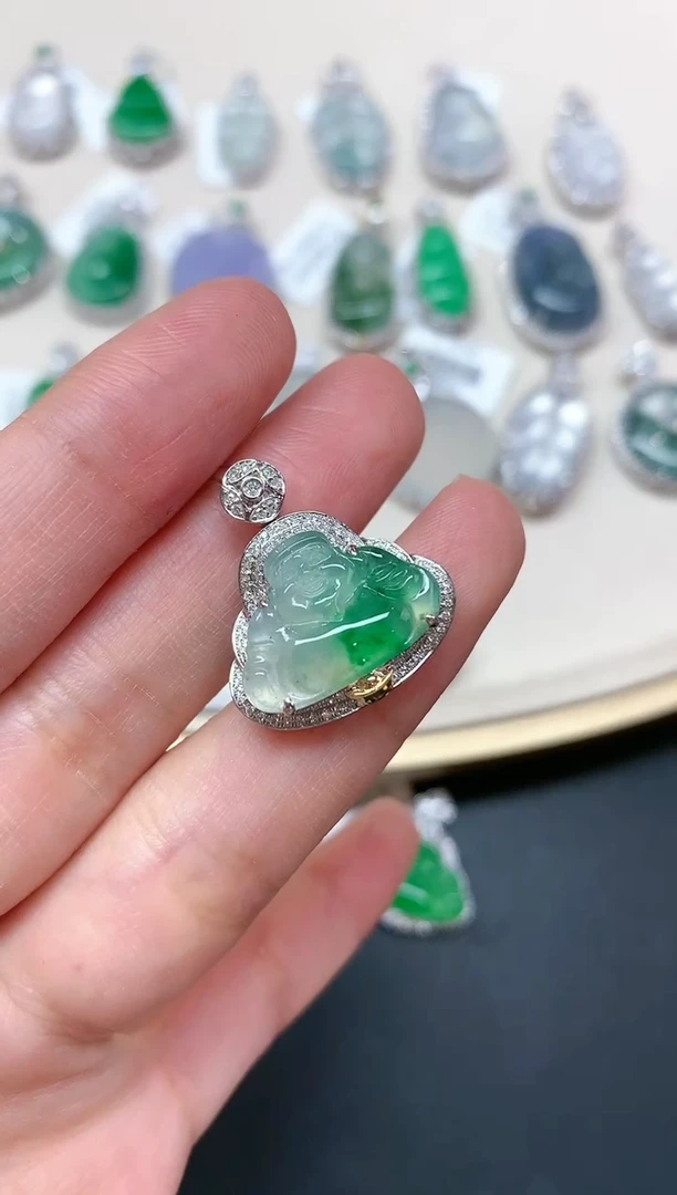 【闪购商品】翡翠吊坠(不含链)18K金镶嵌A9|8800